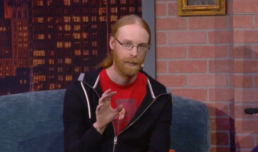 Джеб дал интервью участнику конкурса костюмов